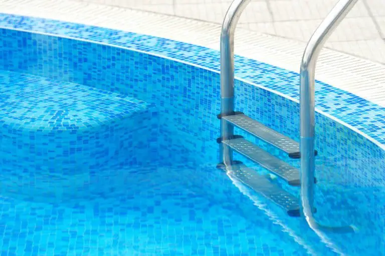 10 x 30 pool ladder